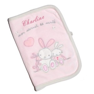 /97-279-thickbox/protege-carnet-de-sante-prenom-brode-fille-lapin-calin.jpg